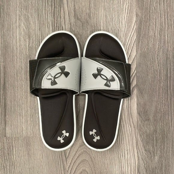 New under armor slides - Picture 1 of 1